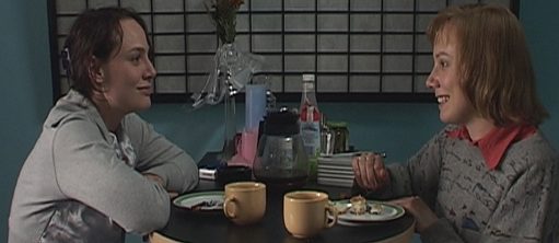 Мелани и ее соседка Тина