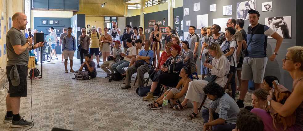 Artist talk and walk by Simon Menner