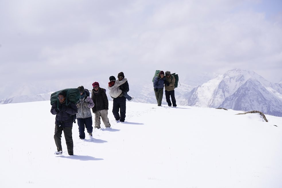The escape party treks through the snow in Ritu Sarin & Tenzing Sonam’s The Sweet Requiem © White Crane Films | Dialectic