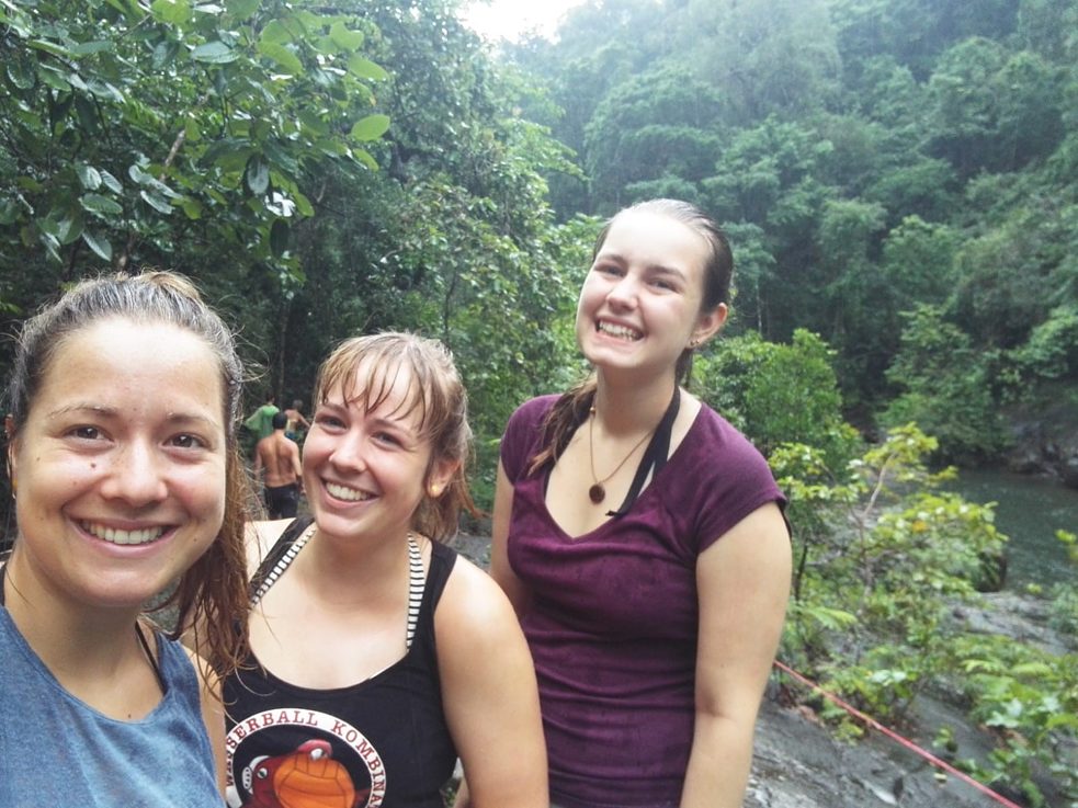 Drei Stipendiatinnen auf Dschungeltour