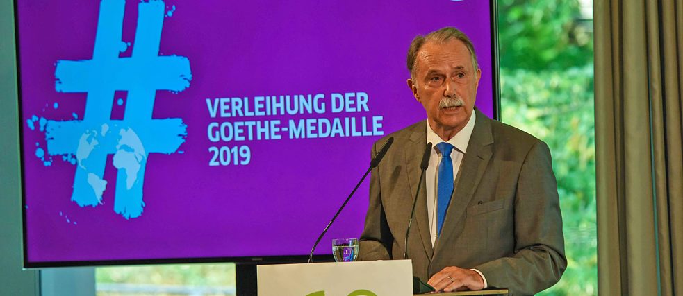Präsident Klaus-Dieter Lehmann spricht in seiner Eröffnungsrede über die essentielle Arbeit der Preisträger