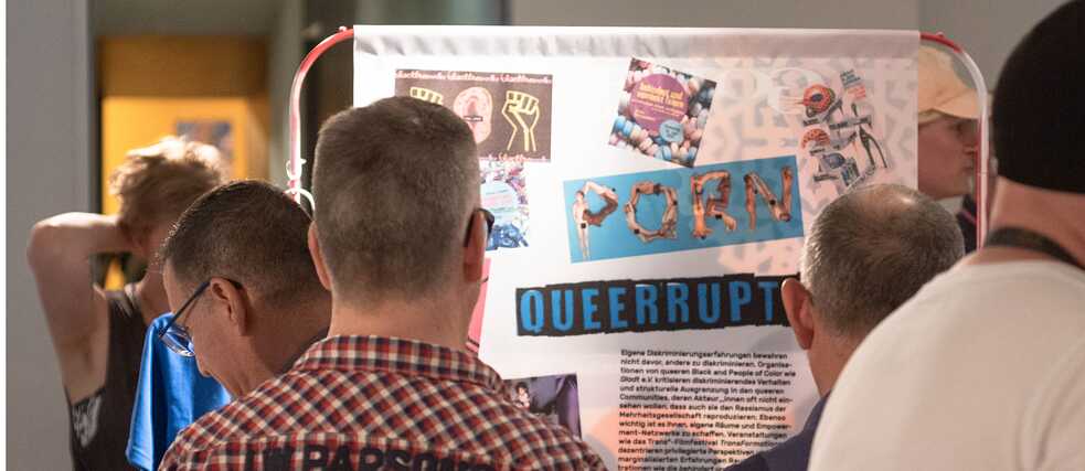 So gehen Queeruptions: Knapp 500 Menschen kamen zur Berliner Vernissage