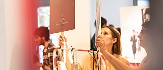 Darf nicht fehlen: Das Plakat von Rosa von Praunheims Film „Nicht der Homosexuelle ist pervers, sondern die Situation, in der er lebt“