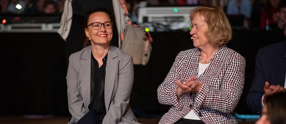 Michelle Müntefering (links), Staatsministerin für internationale Kultur- und Bildungspolitik, und Maria Böhmer, Präsidentin der Deutschen Unesco-Kommission, während des Festakts