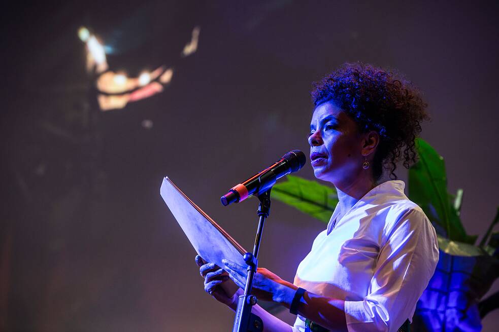 De bogas e remadores. Fórum Humboldt Berlim. 