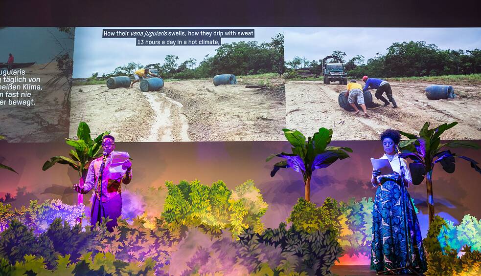 De bogas e remadores. Fórum Humboldt Berlim. 