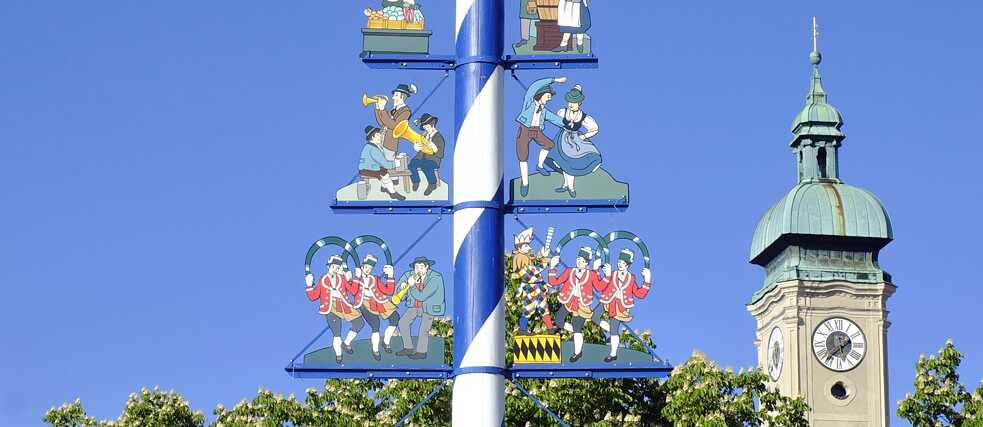 Maibaum auf dem Viktualienmarkt