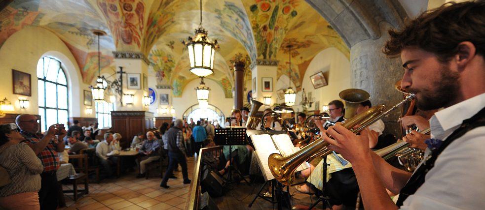 Musicians at Hofbräuhaus