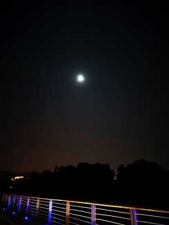 Ist Chang’e auch im Vollmond dieses Abends zu erkennen? 