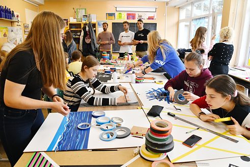 Tape that. Schülerworkshop und künstlerische Installation