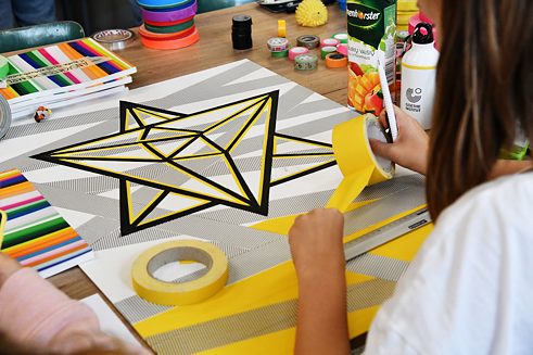 Tape that. Schülerworkshop und künstlerische Installation