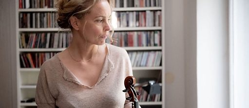 La professeure de violon Anna Bronsky (Nina Hoss)