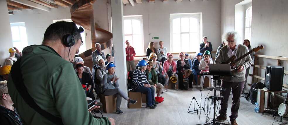 More than 150 residents of the town of Dzierżoniów attended the promenade concert