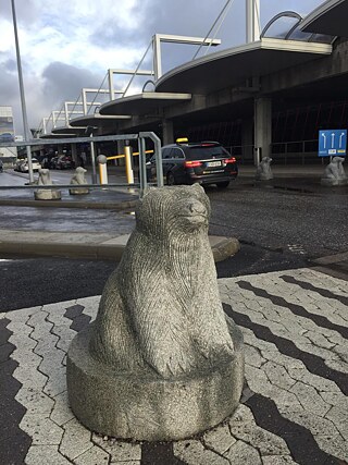 Bär am Straßenrand © © Lena Gerken Bär am Straßenrand