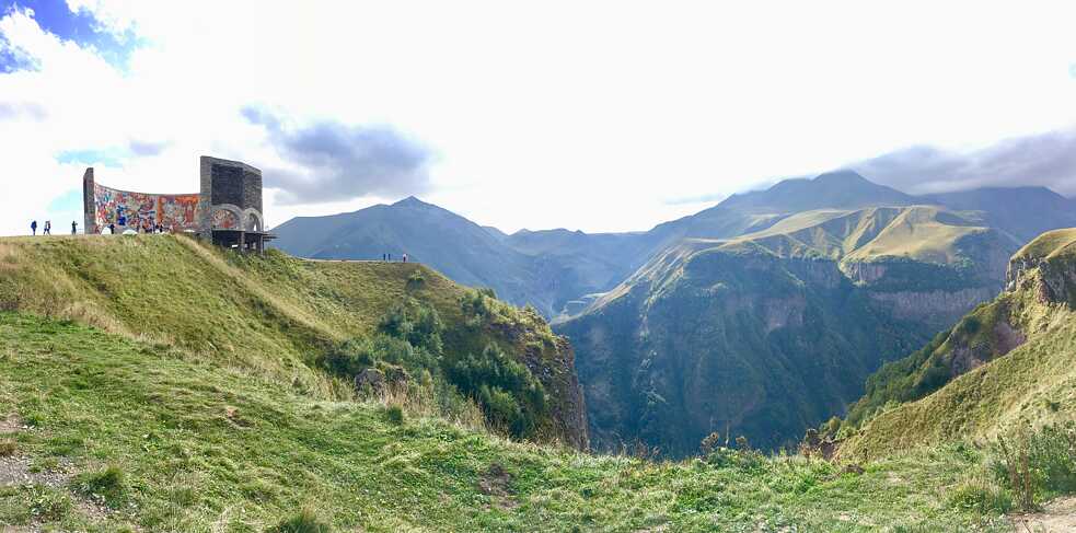 Monument der georgisch-russischen Freundschaft in Gudauri