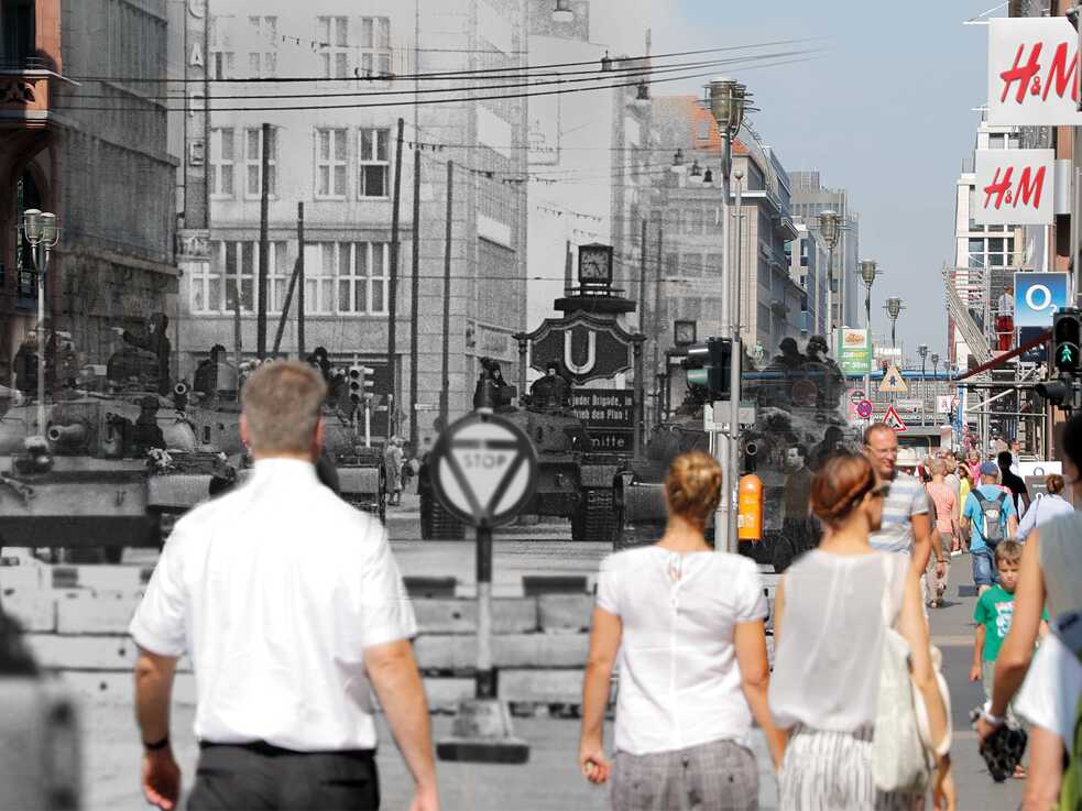 Checkpoint Charlie 1961/2015, Montage