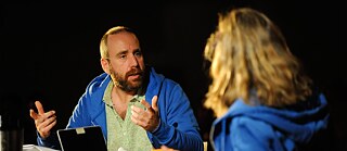 Foto aus der Inszenierung von 'Das Haus auf Monkey Island' Goethe-Institut Madrid