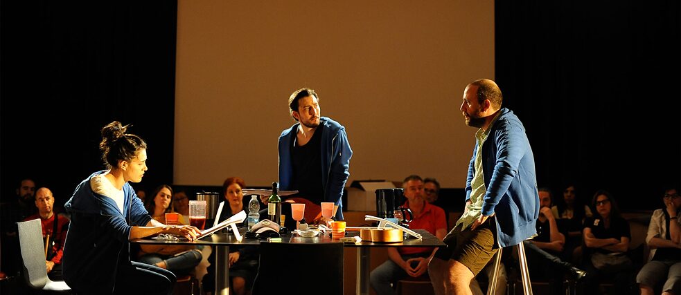 Foto aus der Inszenierung von 'Das Haus auf Monkey Island' Goethe-Institut Madrid