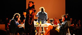 Foto aus der Inszenierung von 'Das Haus auf Monkey Island' Goethe-Institut Madrid