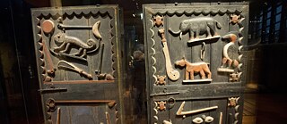 Puertas históricas de un palacio real africano en el Museo Quai Branly en París, una de las piezas a restituir. 