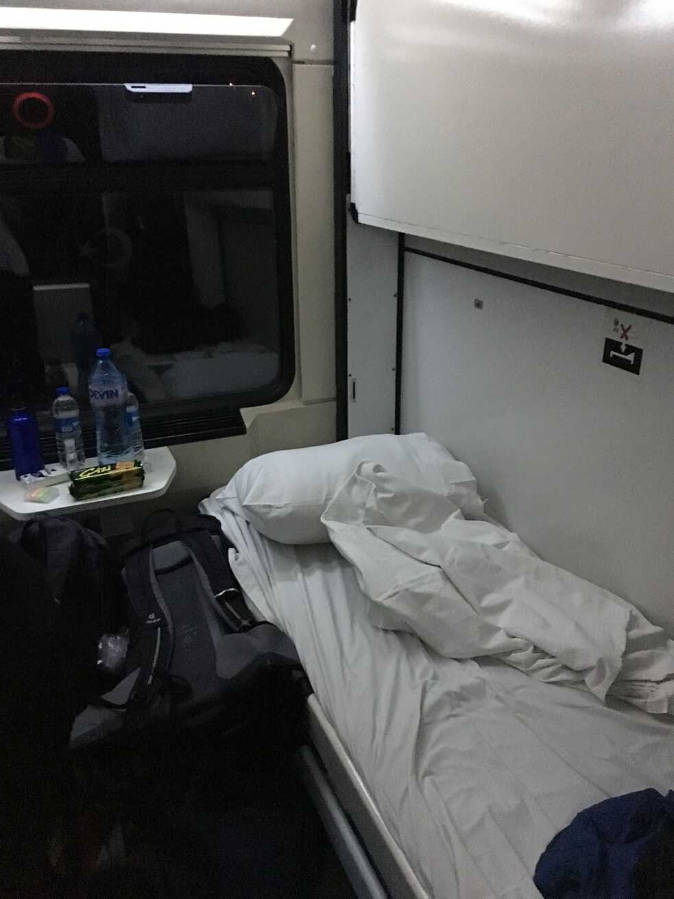 So viel Komfort nach einer Nacht auf zwei Sitzen im Bus