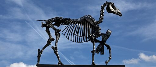 Hans Haacke: Gift Horse, 2014