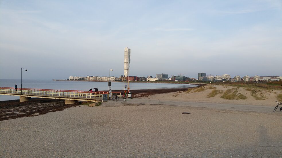 Der Ribersborgsstranden mit dem Turning Torso auf der einen...