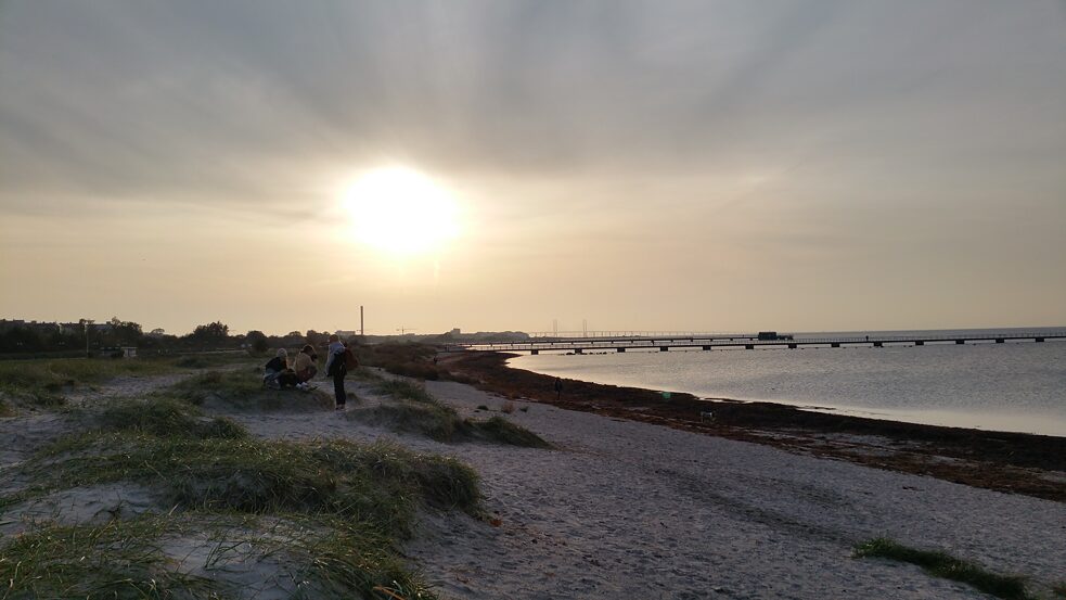 und der Öresundbrücke (etwas vernebelt im Hintergrund) auf der anderen Seite.