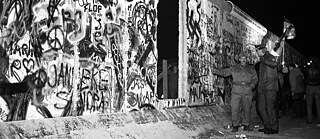30 éve omlott le a Berlini Fal