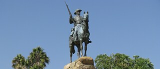 Estatua ecuestre en Windhoek, Namibia, fotografía de 2008