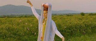 D’EST: Alyosha and the Rose Queen – Gestures of De-Monumentality