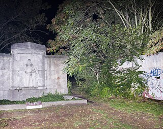 Mauerreste beim Friedhof St. Hedwig und dem Friedhof der Französischen Gemeinde