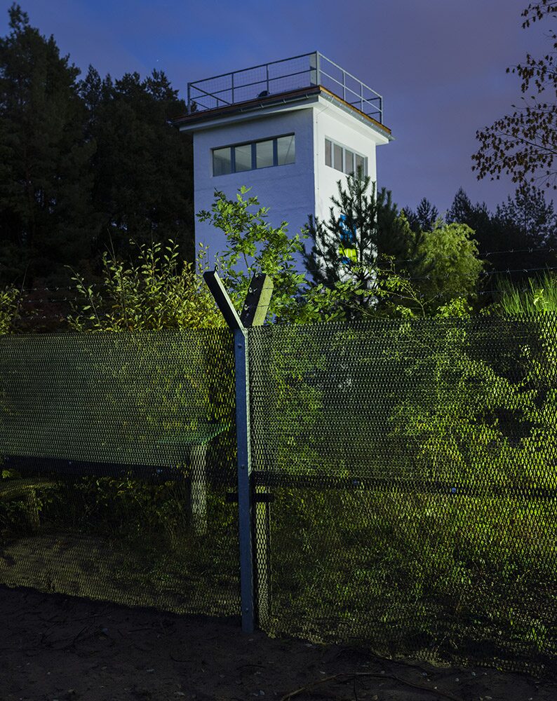 Były pas śmierci, północna część Berlina. Wieża strażnicza w Hohen Neuendorf, używana przez Stowarzyszenie na rzecz ochrony niemieckich lasów (Schutzgemeinschaft Deutscher Wald), miejsce pamięci