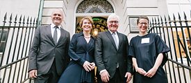 Federal President Frank-Walter Steinmeier with his wife Elke Büdenbender at the reopening of the Goethe-Institut Boston together with Johannes Ebert (left), secretary-general of the Goethe-Institut, and Marina May (right), director of the Goethe-Institut Boston.