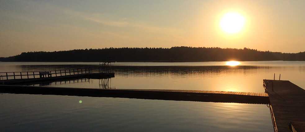 Aurinko laskee Sysmässä