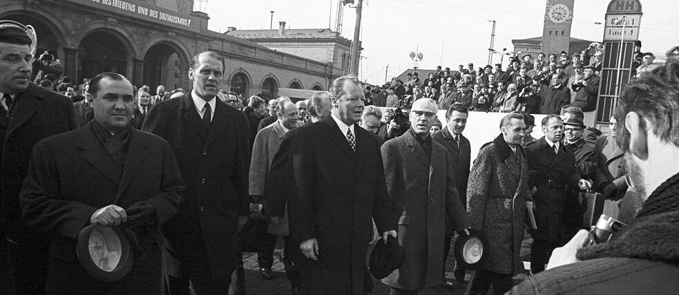 신동방정책의 시작: 1970년 에르푸르트에서 첫 동서독 정상회담을 가진 서독의 빌리 브란트 총리와 동독의 빌리 슈토프 총리 
