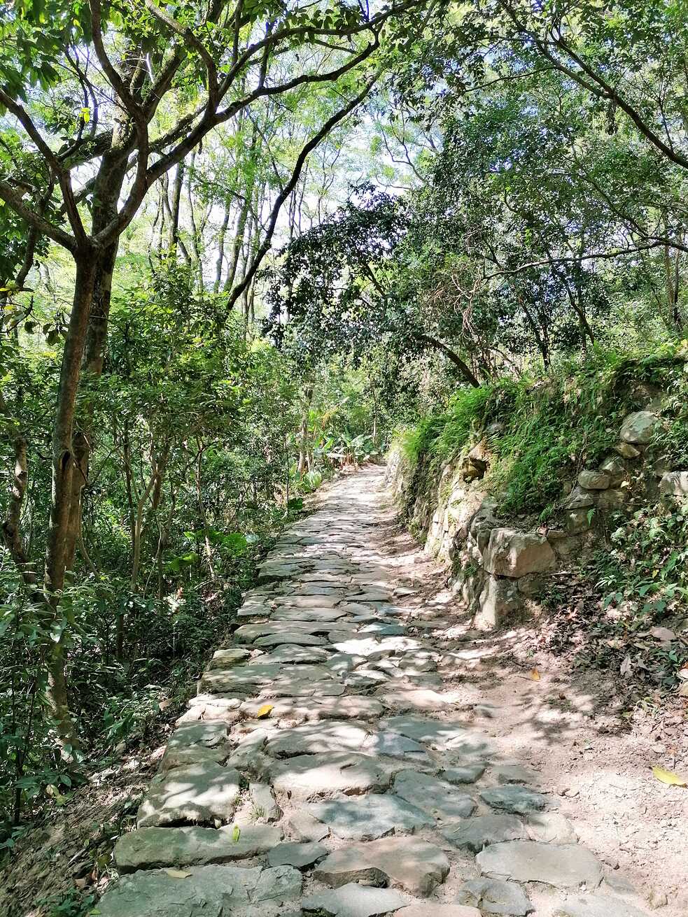 Die einstige Poststraße ist heute ein toller Wanderweg