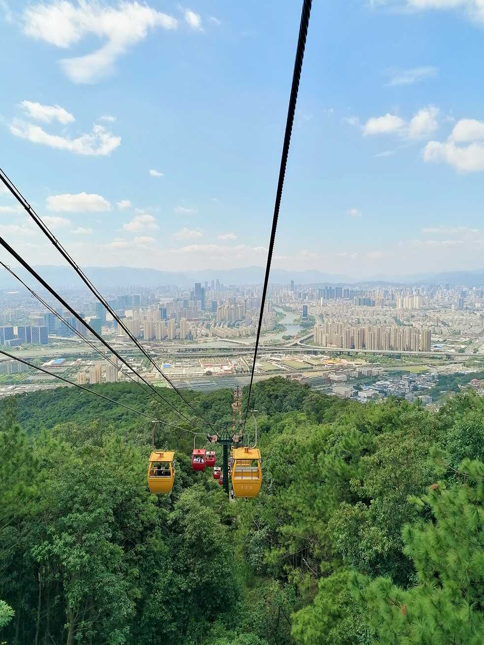 Mit der Seilbahn ging es auf den Gipfel des Drum Mountain