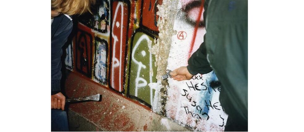 1989年11月10日，柏林布蘭登堡門，第一位「圍牆啄木鳥」