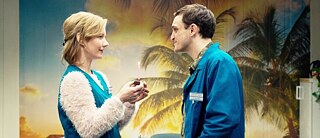 Mann und Frau stehen sich gegenüber