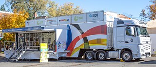 To start off the partnership, the Wunderbar Together WanderbUS visits the German International School Boston.