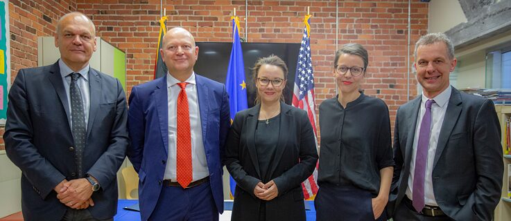 Von L bis R: Goethe-Institut Generalsekretär Johannes Ebert, GISB Vorstand Präsident Stefan Tullius, Staatssekretärin Michelle Müntefering, Goethe-Institut Boston Direktorin Marina May, GISB Direktor Holger Wirtz   