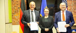 The Memorandum of Understanding signed, the Goethe-Institut Boston and German School International Boston enter into a partnership that all students, parents and staff will profit from.