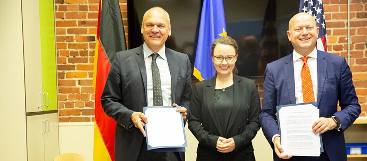 Mit der unterzeichnete Memorandum of Understanding gehen das Goethe-Institut Boston und die Deutsche Schule Boston eine Partnerschaft ein, von der Mitarbeiter, Eltern und Studenten beider Organisationen profitieren werden.