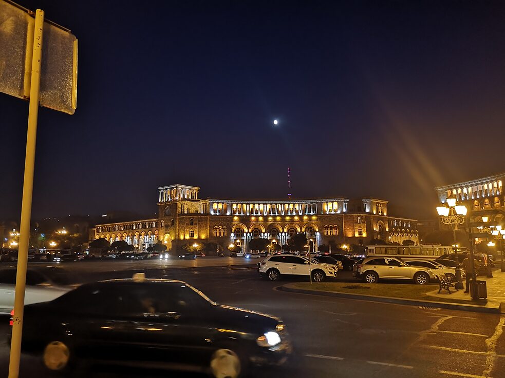 Platz der Republik bei Nacht