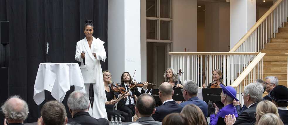 The German singer Lary with a string quartet of the Danish Chamber Orchestra