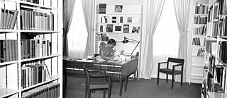 In der Bibliothek des Goethe-Instituts Boston 1968