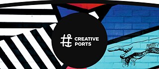 Värikäs graffiti seinällä. Edustalla Creative Ports -hankkeen logo.