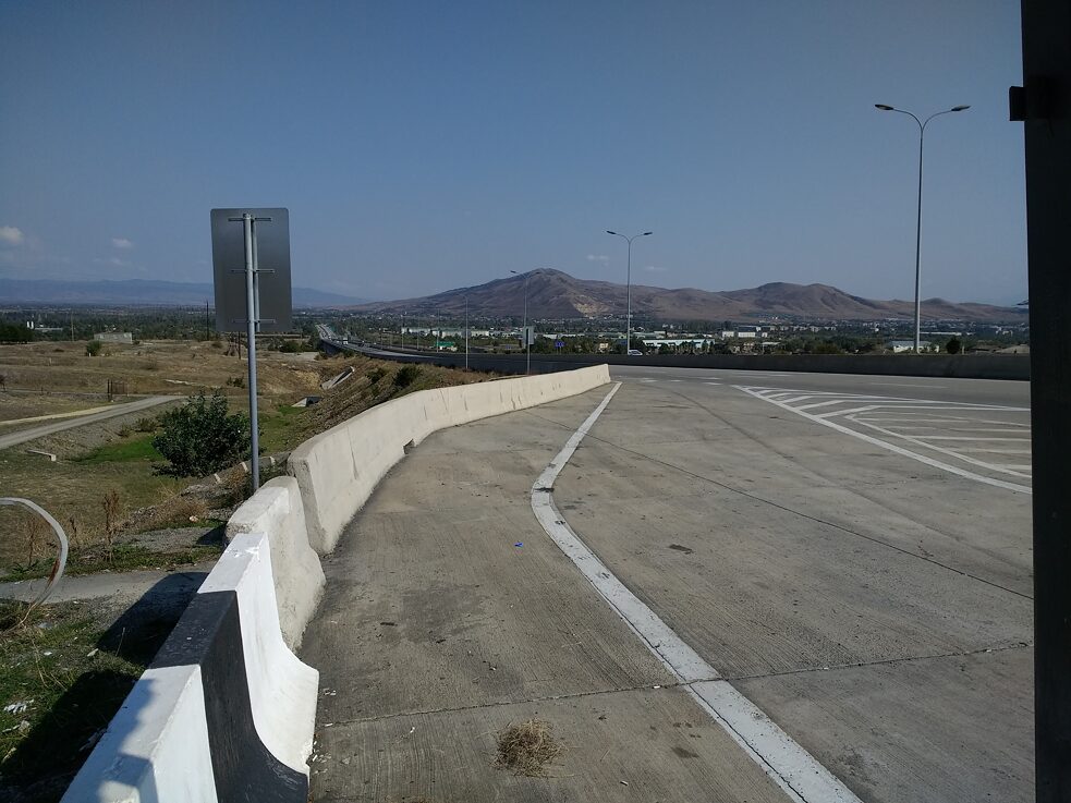 Haltestelle an der Autobahn