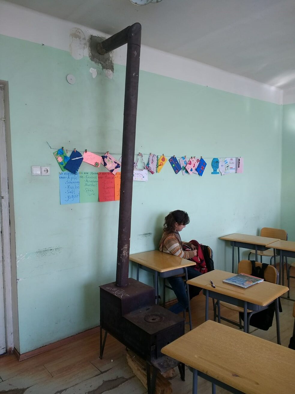 Holzofen im Klassenzimmer